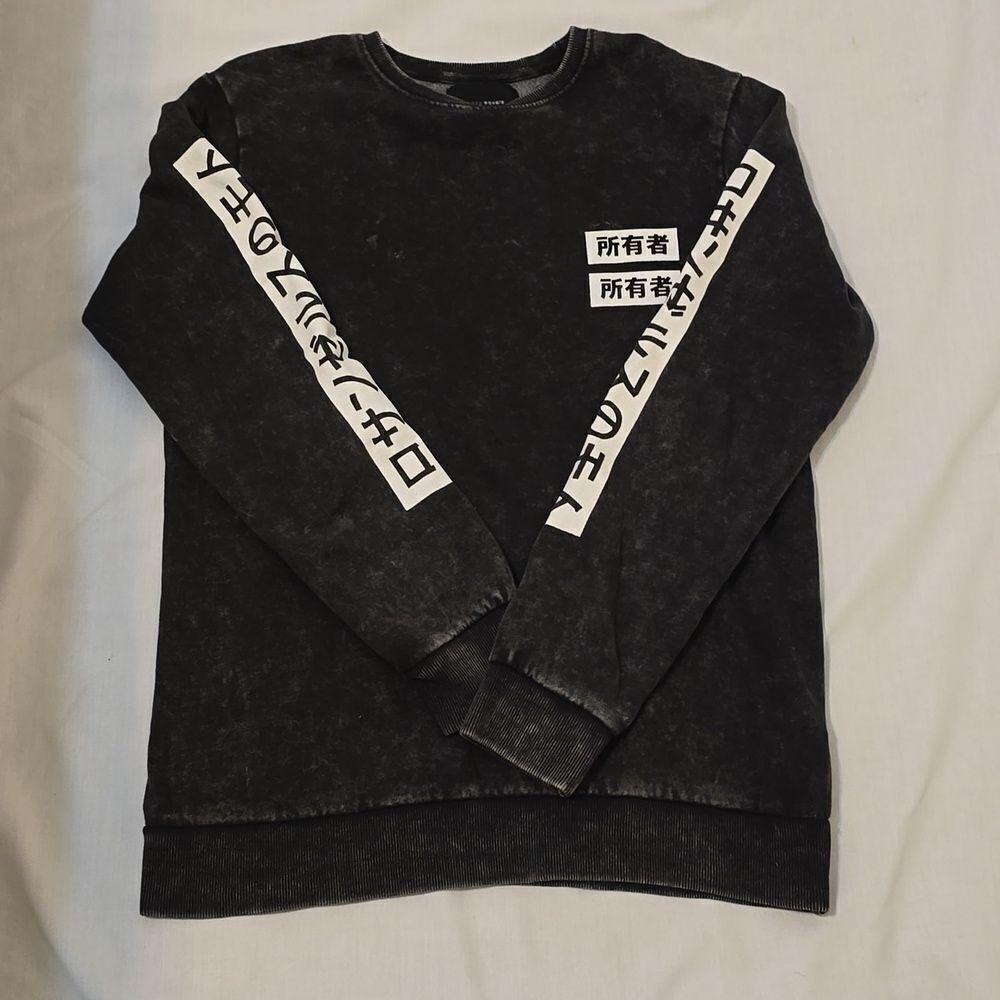 Among‎ equals Crewneck pullover size medium.